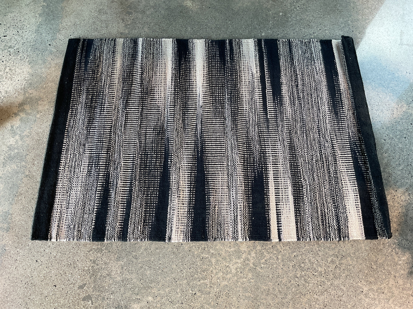 Black/white rug